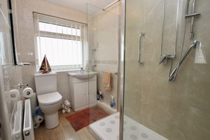 Shower room- click for photo gallery